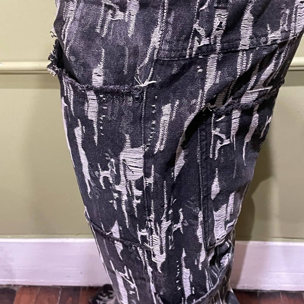 Bleecker&Mercer premium jeans straight fit Men's Black and Gray Patterned Pants - Picture 3 of 4